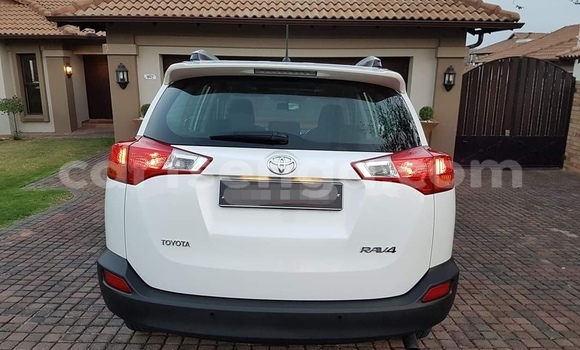 Buy Used Toyota RAV4 White Car in Nhlangano in Shiselweni District Buy Used Toyota RAV4 White Car in Nhlangano in Shiselweni District