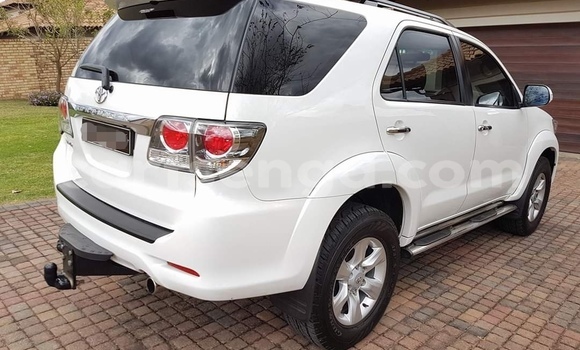 Buy Used Toyota Fortuner White Car in Nhlangano in Shiselweni District Buy Used Toyota Fortuner White Car in Nhlangano in Shiselweni District
