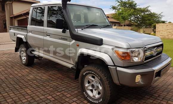 Nunua Ilio tumika Toyota Land Cruiser Silver Gari ndani ya Manzini nchini Manzini