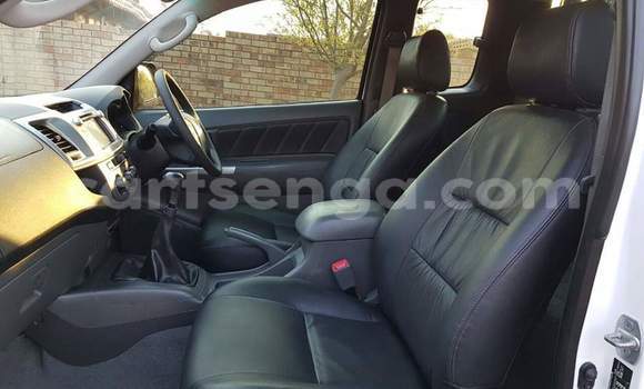 Buy Used Toyota Hilux White Car in Nhlangano in Shiselweni District Buy Used Toyota Hilux White Car in Nhlangano in Shiselweni District