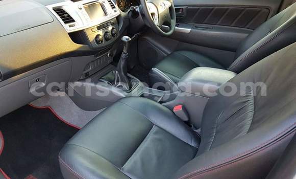 Buy Used Toyota Hilux White Car in Nhlangano in Shiselweni District Buy Used Toyota Hilux White Car in Nhlangano in Shiselweni District