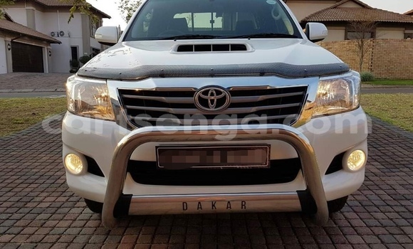 Buy Used Toyota Hilux White Car in Nhlangano in Shiselweni District Buy Used Toyota Hilux White Car in Nhlangano in Shiselweni District
