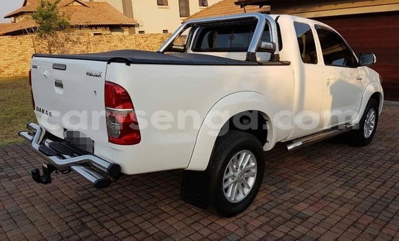 Buy Used Toyota Hilux White Car in Nhlangano in Shiselweni District Buy Used Toyota Hilux White Car in Nhlangano in Shiselweni District
