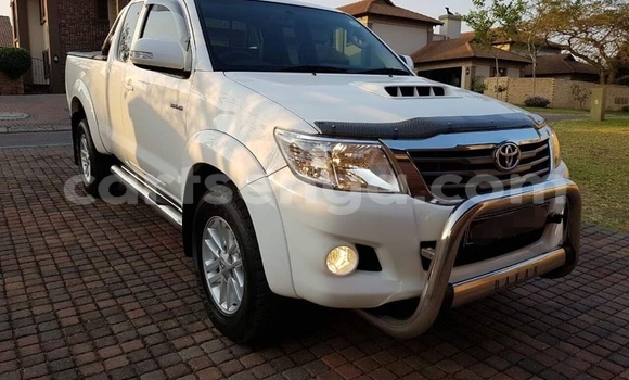 Buy Used Toyota Hilux White Car in Nhlangano in Shiselweni District Buy Used Toyota Hilux White Car in Nhlangano in Shiselweni District
