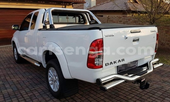 Buy Used Toyota Hilux White Car in Nhlangano in Shiselweni District Buy Used Toyota Hilux White Car in Nhlangano in Shiselweni District