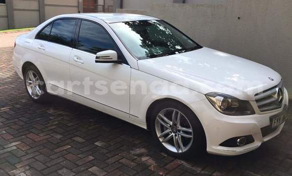 Nunua Ilio tumika Mercedes‒Benz C–Class White Gari ndani ya Manzini nchini Manzini Nunua Ilio tumika Mercedes‒Benz C–Class White Gari ndani ya Manzini nchini Manzini