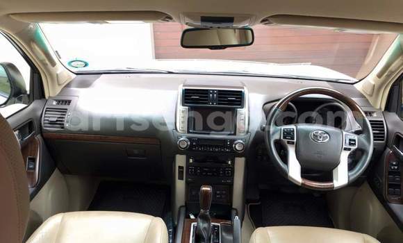 Nunua Ilio tumika Toyota Land Cruiser Prado White Gari ndani ya Ezulwini nchini Hhohho Nunua Ilio tumika Toyota Land Cruiser Prado White Gari ndani ya Ezulwini nchini Hhohho