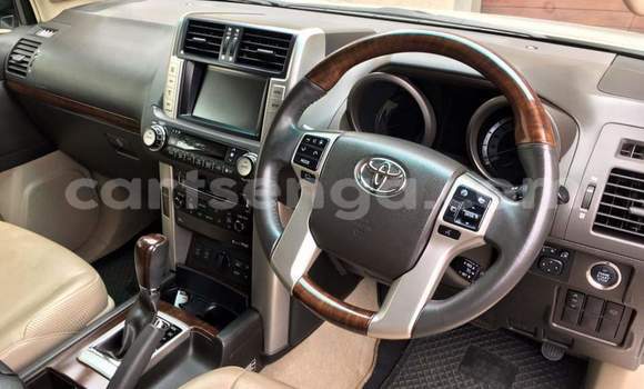 Nunua Ilio tumika Toyota Land Cruiser Prado White Gari ndani ya Ezulwini nchini Hhohho Nunua Ilio tumika Toyota Land Cruiser Prado White Gari ndani ya Ezulwini nchini Hhohho