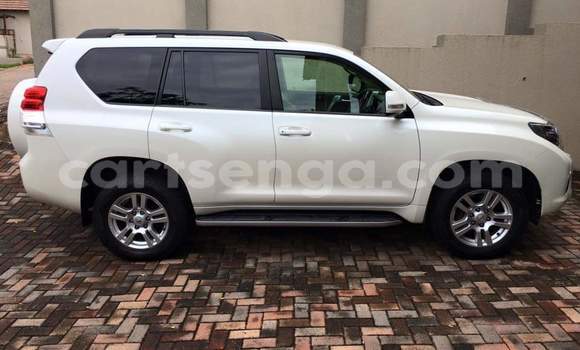 Nunua Ilio tumika Toyota Land Cruiser Prado White Gari ndani ya Ezulwini nchini Hhohho Nunua Ilio tumika Toyota Land Cruiser Prado White Gari ndani ya Ezulwini nchini Hhohho