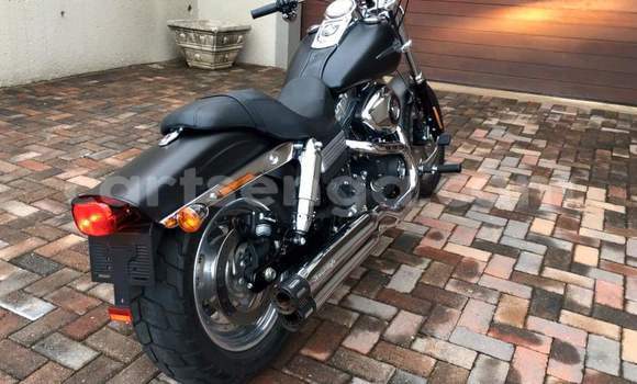 Buy Used Harley Davidson Dyna Black Bike in Ezulwini in Hhohho Buy Used Harley Davidson Dyna Black Bike in Ezulwini in Hhohho