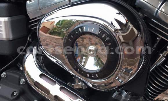 Acheter Occasion Moto Harley Davidson Dyna Noir à Ezulwini, Hhohho Acheter Occasion Moto Harley Davidson Dyna Noir à Ezulwini, Hhohho