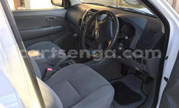 Buy Used Toyota Hilux White Car in Nhlangano in Shiselweni District Buy Used Toyota Hilux White Car in Nhlangano in Shiselweni District
