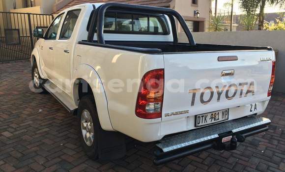Buy Used Toyota Hilux White Car in Nhlangano in Shiselweni District Buy Used Toyota Hilux White Car in Nhlangano in Shiselweni District