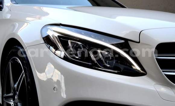 Buy Used Mercedes‒Benz C–Class White Car in Nhlangano in Shiselweni District Buy Used Mercedes‒Benz C–Class White Car in Nhlangano in Shiselweni District