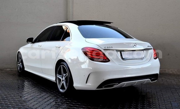 Buy Used Mercedes‒Benz C–Class White Car in Nhlangano in Shiselweni District Buy Used Mercedes‒Benz C–Class White Car in Nhlangano in Shiselweni District