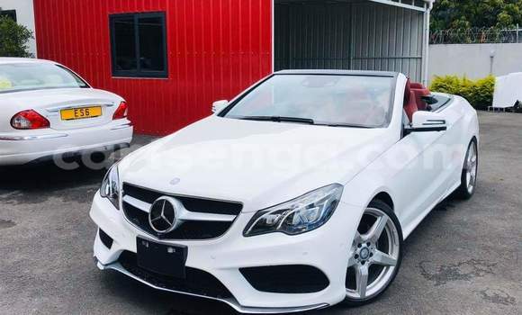 Nunua Ilio tumika Mercedes‒Benz C–Class White Gari ndani ya Ezulwini nchini Hhohho