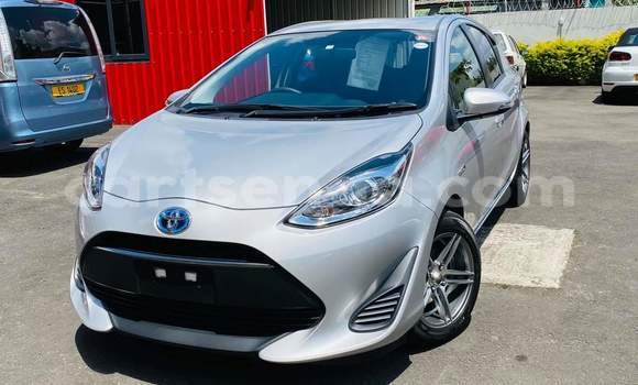 Nunua Ilio tumika Toyota Aqua Silver Gari ndani ya Ezulwini nchini Hhohho