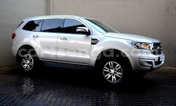 Nunua Ilio tumika Ford Everest Silver Gari ndani ya Nhlangano nchini Wilaya ya Shiselweni