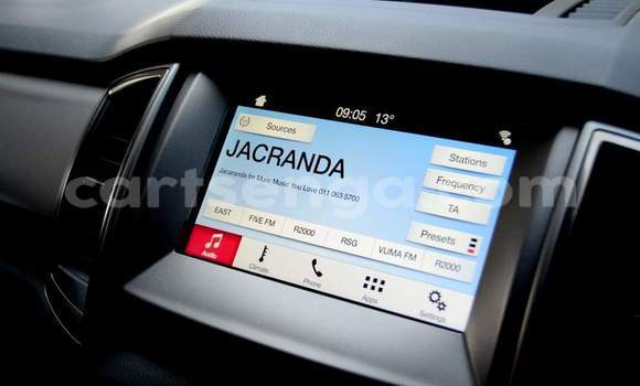 Buy Used Ford Everest Silver Car in Nhlangano in Shiselweni District Buy Used Ford Everest Silver Car in Nhlangano in Shiselweni District