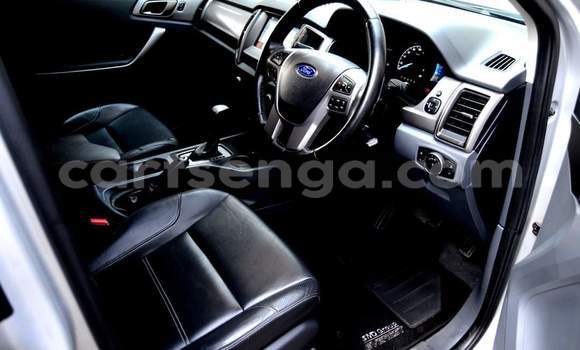 Buy Used Ford Everest Silver Car in Nhlangano in Shiselweni District Buy Used Ford Everest Silver Car in Nhlangano in Shiselweni District