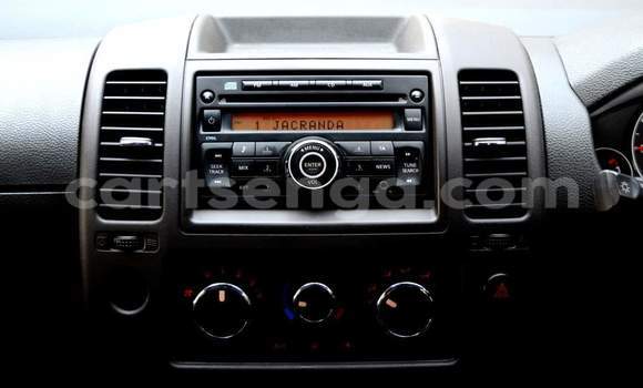 Buy Used Nissan Navara Silver Car in Nhlangano in Shiselweni District Buy Used Nissan Navara Silver Car in Nhlangano in Shiselweni District