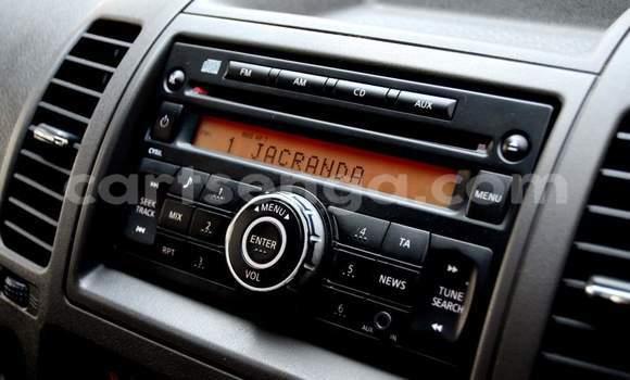 Buy Used Nissan Navara Silver Car in Nhlangano in Shiselweni District Buy Used Nissan Navara Silver Car in Nhlangano in Shiselweni District