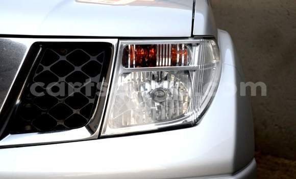 Buy Used Nissan Navara Silver Car in Nhlangano in Shiselweni District Buy Used Nissan Navara Silver Car in Nhlangano in Shiselweni District
