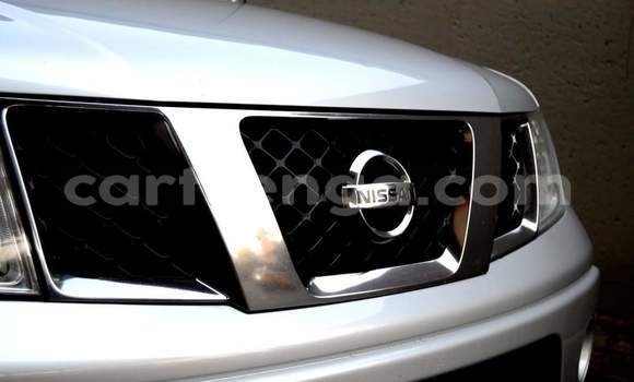 Buy Used Nissan Navara Silver Car in Nhlangano in Shiselweni District Buy Used Nissan Navara Silver Car in Nhlangano in Shiselweni District
