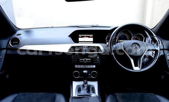 Buy Used Mercedes‒Benz C–Class White Car in Nhlangano in Shiselweni District Buy Used Mercedes‒Benz C–Class White Car in Nhlangano in Shiselweni District