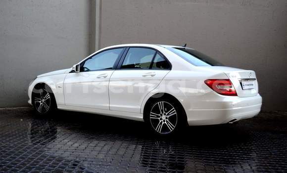Buy Used Mercedes‒Benz C–Class White Car in Nhlangano in Shiselweni District Buy Used Mercedes‒Benz C–Class White Car in Nhlangano in Shiselweni District