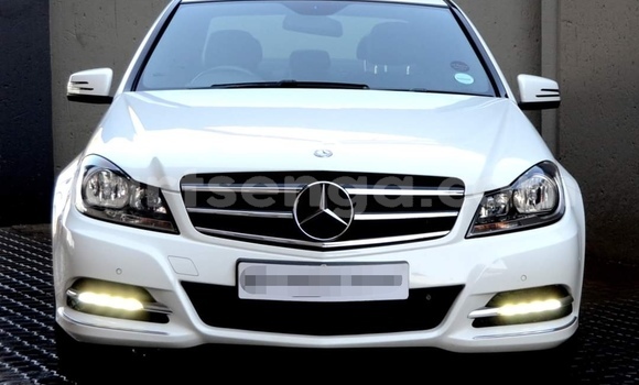 Buy Used Mercedes‒Benz C–Class White Car in Nhlangano in Shiselweni District Buy Used Mercedes‒Benz C–Class White Car in Nhlangano in Shiselweni District