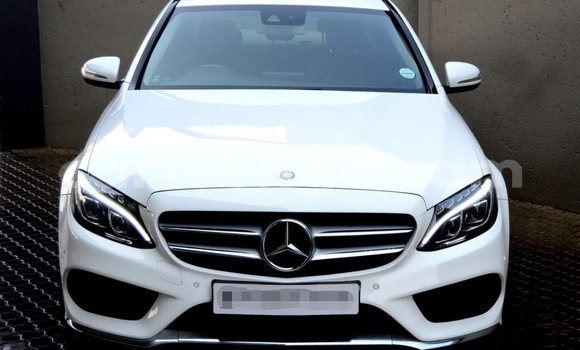 Buy Used Mercedes‒Benz C–Class White Car in Nhlangano in Shiselweni District Buy Used Mercedes‒Benz C–Class White Car in Nhlangano in Shiselweni District