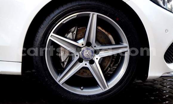 Buy Used Mercedes‒Benz C–Class White Car in Nhlangano in Shiselweni District Buy Used Mercedes‒Benz C–Class White Car in Nhlangano in Shiselweni District