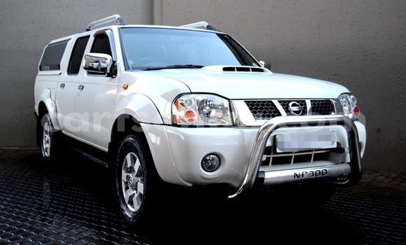 Nunua Ilio tumika Nissan NP 300 White Gari ndani ya Manzini nchini Manzini Nunua Ilio tumika Nissan NP 300 White Gari ndani ya Manzini nchini Manzini