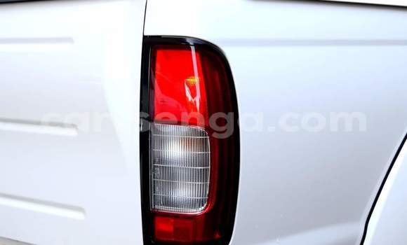 Nunua Ilio tumika Nissan NP 300 White Gari ndani ya Manzini nchini Manzini Nunua Ilio tumika Nissan NP 300 White Gari ndani ya Manzini nchini Manzini