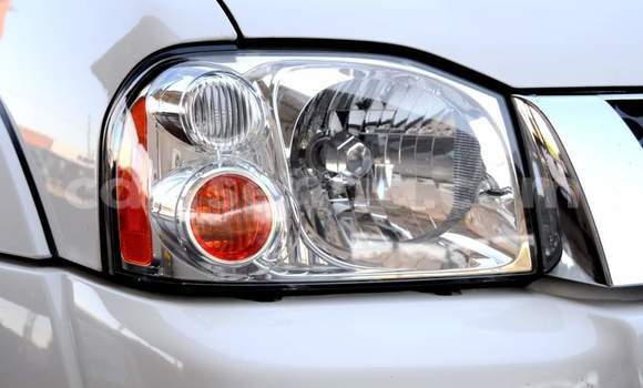 Nunua Ilio tumika Nissan NP 300 White Gari ndani ya Manzini nchini Manzini Nunua Ilio tumika Nissan NP 300 White Gari ndani ya Manzini nchini Manzini