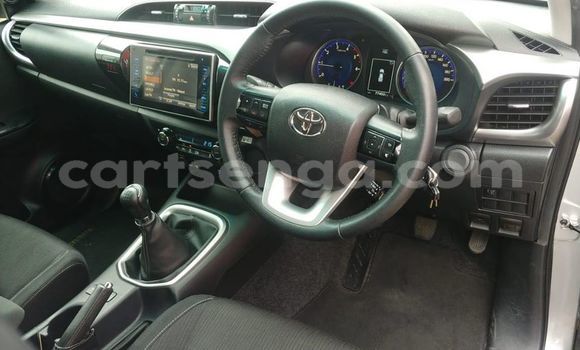 Buy Used Toyota Hilux Silver Car in Ezulwini in Hhohho Buy Used Toyota Hilux Silver Car in Ezulwini in Hhohho