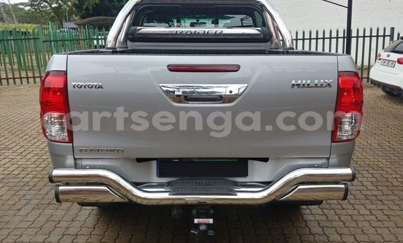 Buy Used Toyota Hilux Silver Car in Ezulwini in Hhohho Buy Used Toyota Hilux Silver Car in Ezulwini in Hhohho