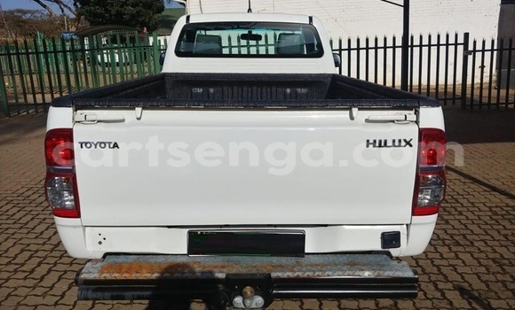 Nunua Ilio tumika Toyota Hilux White Gari ndani ya Manzini nchini Manzini Nunua Ilio tumika Toyota Hilux White Gari ndani ya Manzini nchini Manzini