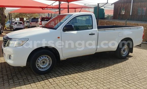 Nunua Ilio tumika Toyota Hilux White Gari ndani ya Manzini nchini Manzini Nunua Ilio tumika Toyota Hilux White Gari ndani ya Manzini nchini Manzini