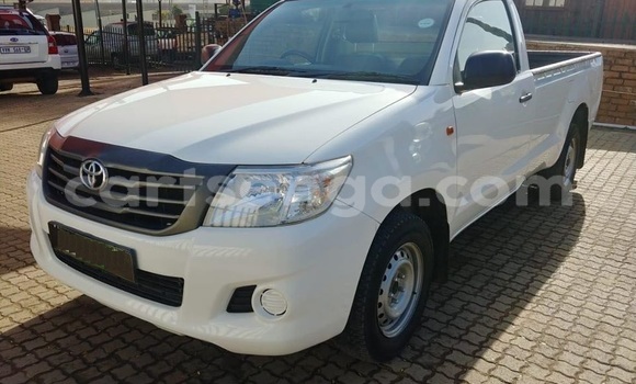 Nunua Ilio tumika Toyota Hilux White Gari ndani ya Manzini nchini Manzini Nunua Ilio tumika Toyota Hilux White Gari ndani ya Manzini nchini Manzini