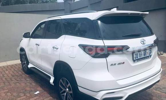 Buy Used Toyota Fortuner White Car in Nhlangano in Shiselweni District Buy Used Toyota Fortuner White Car in Nhlangano in Shiselweni District