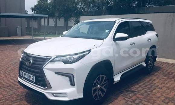 Buy Used Toyota Fortuner White Car in Nhlangano in Shiselweni District Buy Used Toyota Fortuner White Car in Nhlangano in Shiselweni District