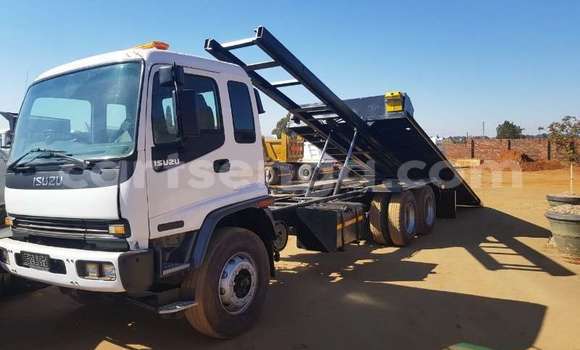 Buy Used Isuzu Florian White Car in Mbabane in Manzini