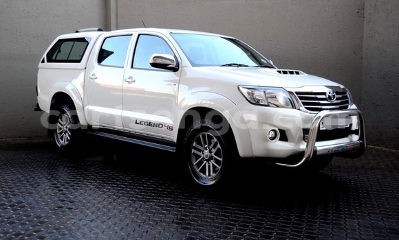 Nunua Ilio tumika Toyota Hilux White Gari ndani ya Mbabane nchini Manzini