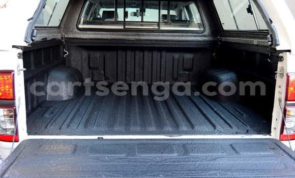 Buy Used Toyota Hilux White Car in Mbabane in Manzini Buy Used Toyota Hilux White Car in Mbabane in Manzini