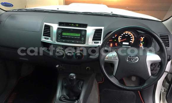 Nunua Ilio tumika Toyota Hilux White Gari ndani ya Ezulwini nchini Hhohho Nunua Ilio tumika Toyota Hilux White Gari ndani ya Ezulwini nchini Hhohho