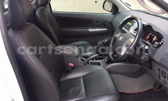 Nunua Ilio tumika Toyota Hilux White Gari ndani ya Ezulwini nchini Hhohho Nunua Ilio tumika Toyota Hilux White Gari ndani ya Ezulwini nchini Hhohho