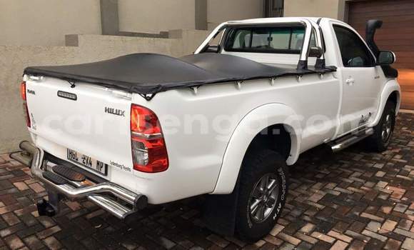 Nunua Ilio tumika Toyota Hilux White Gari ndani ya Ezulwini nchini Hhohho Nunua Ilio tumika Toyota Hilux White Gari ndani ya Ezulwini nchini Hhohho