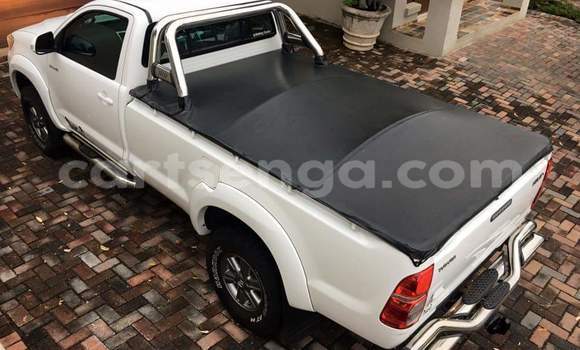 Nunua Ilio tumika Toyota Hilux White Gari ndani ya Ezulwini nchini Hhohho Nunua Ilio tumika Toyota Hilux White Gari ndani ya Ezulwini nchini Hhohho